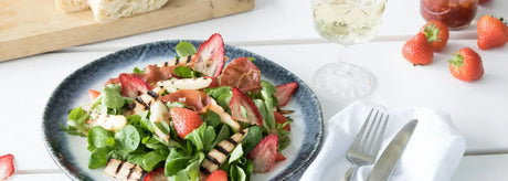 Ensalada italiana de espárragos y fresas blancas