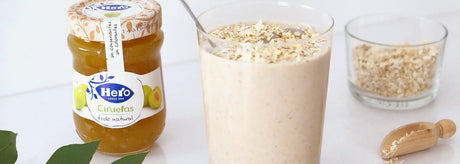 Smoothie de plátano y avena con mermelada de ciruelas