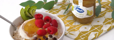 Porridge de avena y mermelada de ciruelas